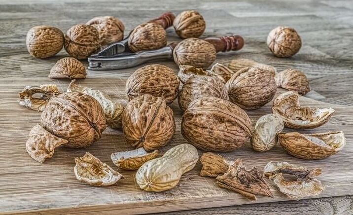 Una variedad de nueces para la salud de los hombres